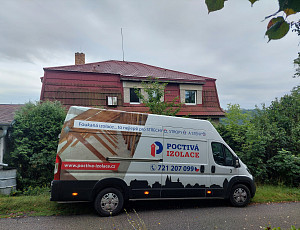 Zateplení stropu rodinného domu pomocí foukané izolace